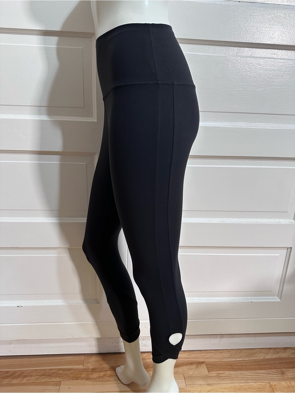 Lululemon Align High-rise Pant 25" *Keyhole Size 8 Black Soft Nulu $118